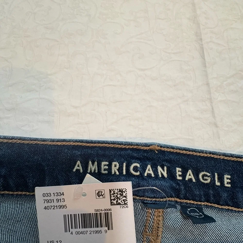 American Eagle Strigid Relaxed Denim Shorts Size 12/31 High Rise Frayed Hem J2Y - Picture 5 of 9